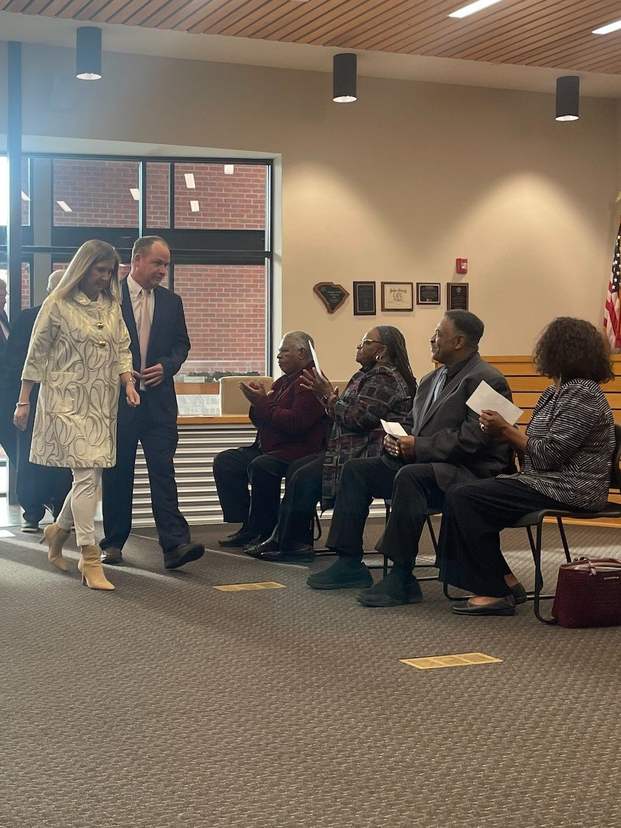 Republican Coker sworn in to Clarendon County Council along with