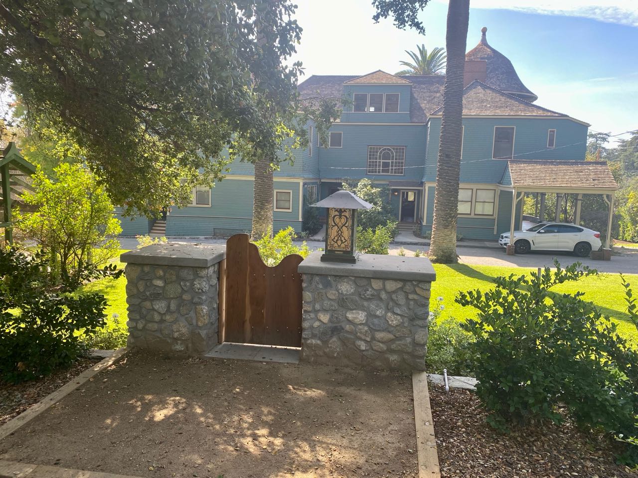 29 Andrew McNally House (Altadena) Etan Does LA