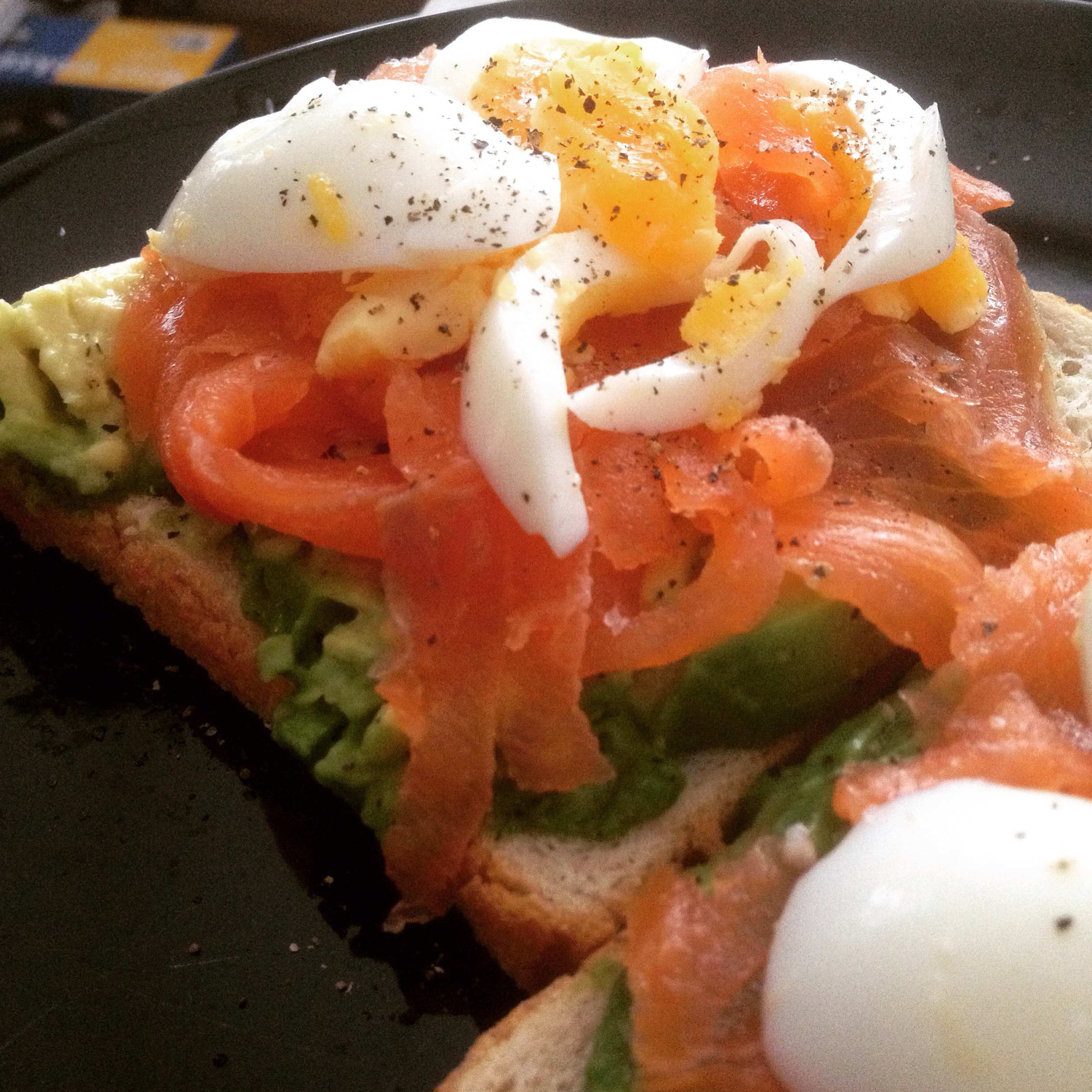 Heerlijk Maar Simpele Lunch: Toast Met Avocado, Zalm En Een Eitje – Eten Met Eva