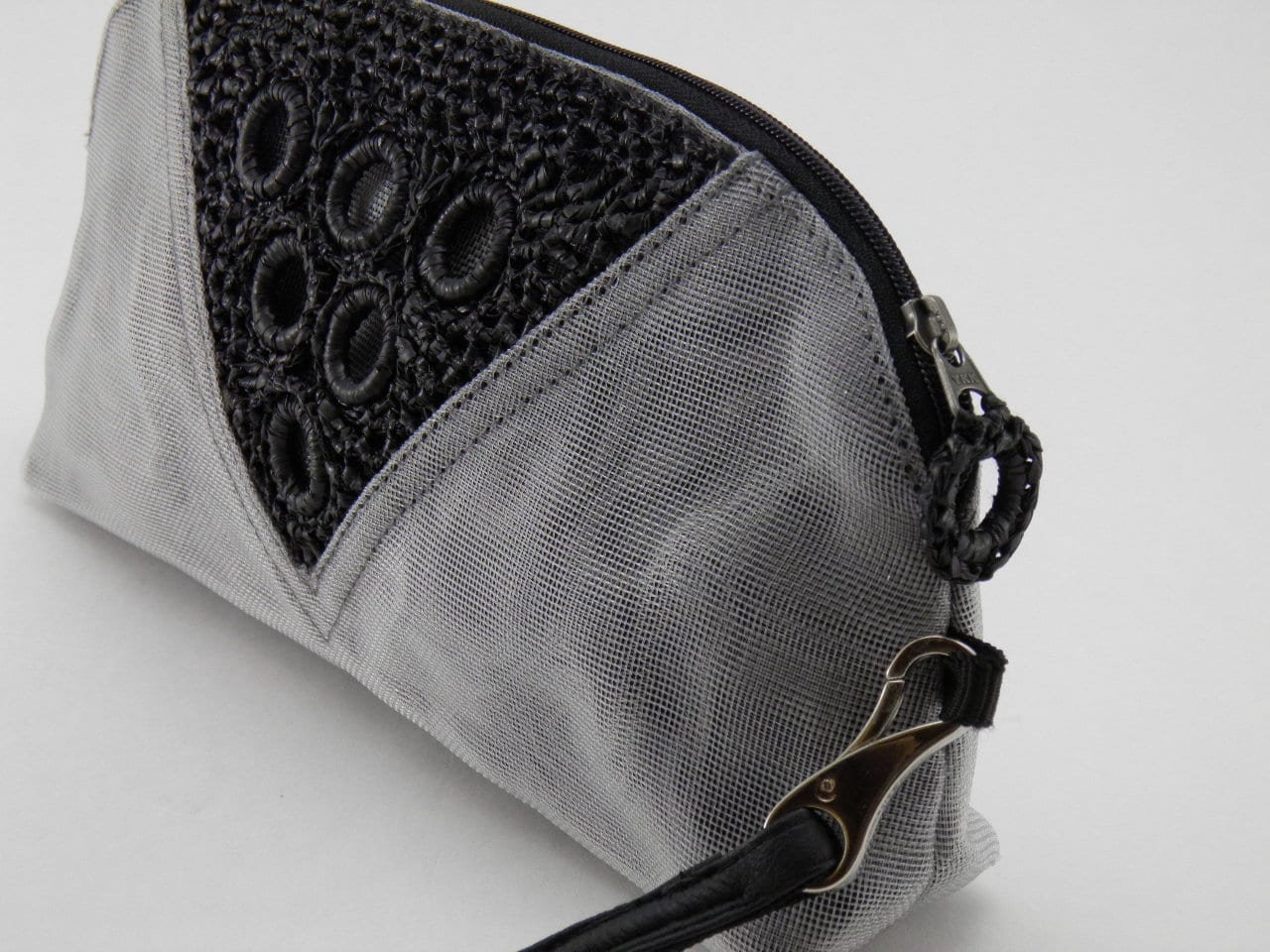 Serif Ecofriendly clutch bag wriststrap Ethic & chic