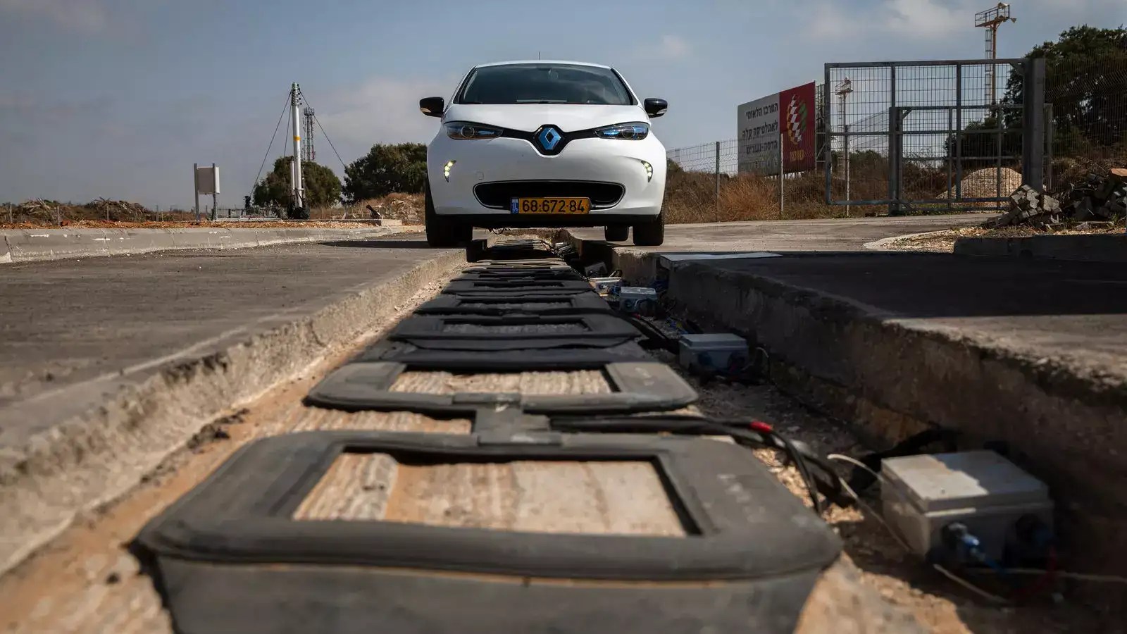 Israeli wireless electric road system chosen for groundbreaking French
