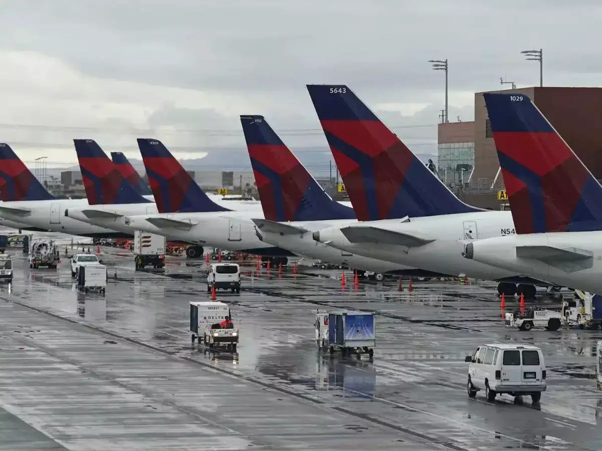 Russia airlines seek to extend fleet lifespan over sanctions ET