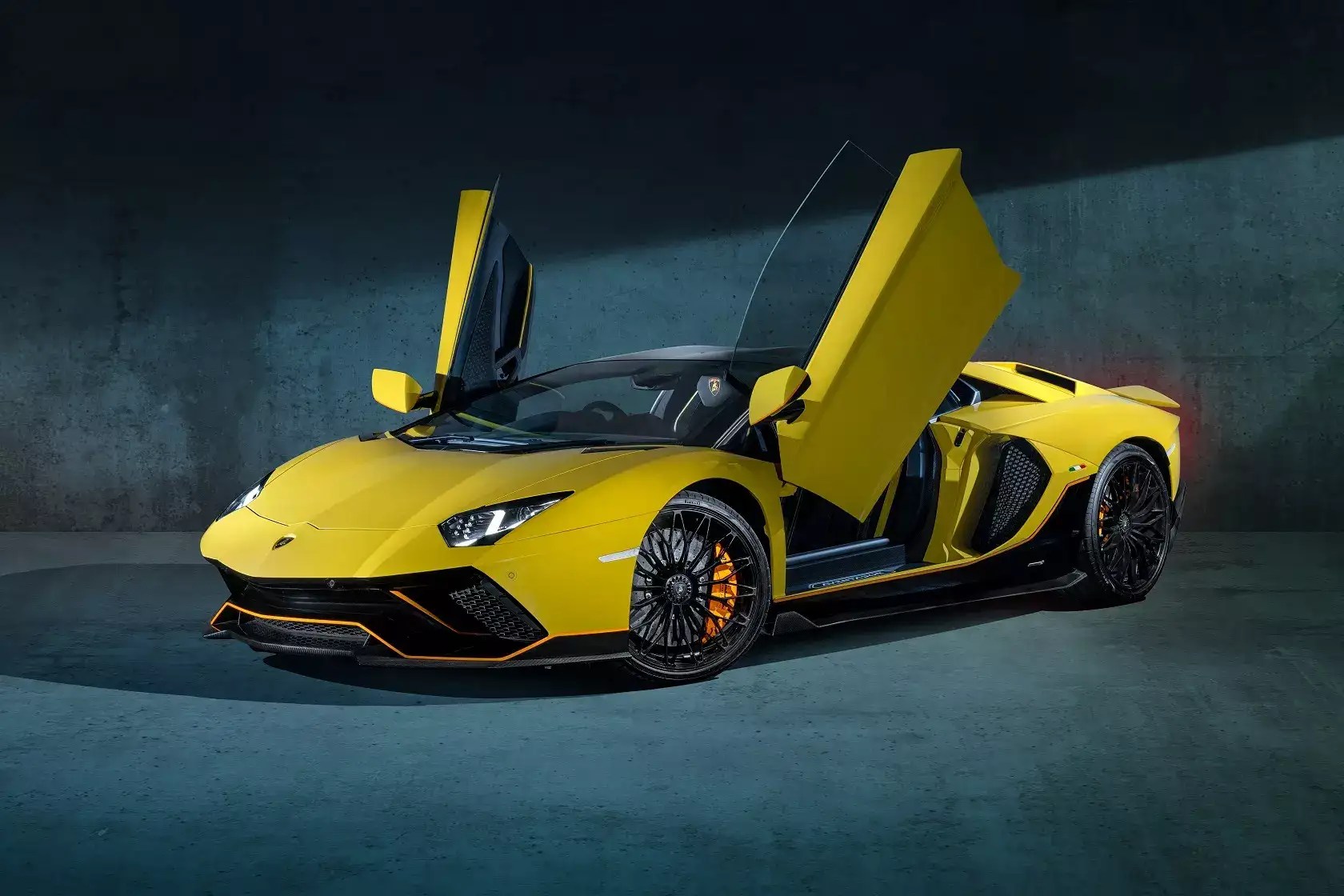 presenterà la Aventador LP 7804 Ultimae Roadster in India