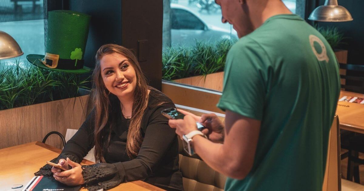 Waiter Tipping Calculator How much should you tip? eTip.io