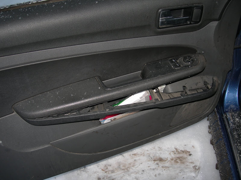How to remove the trim (front) door on Ford Focus 2. Instruction with