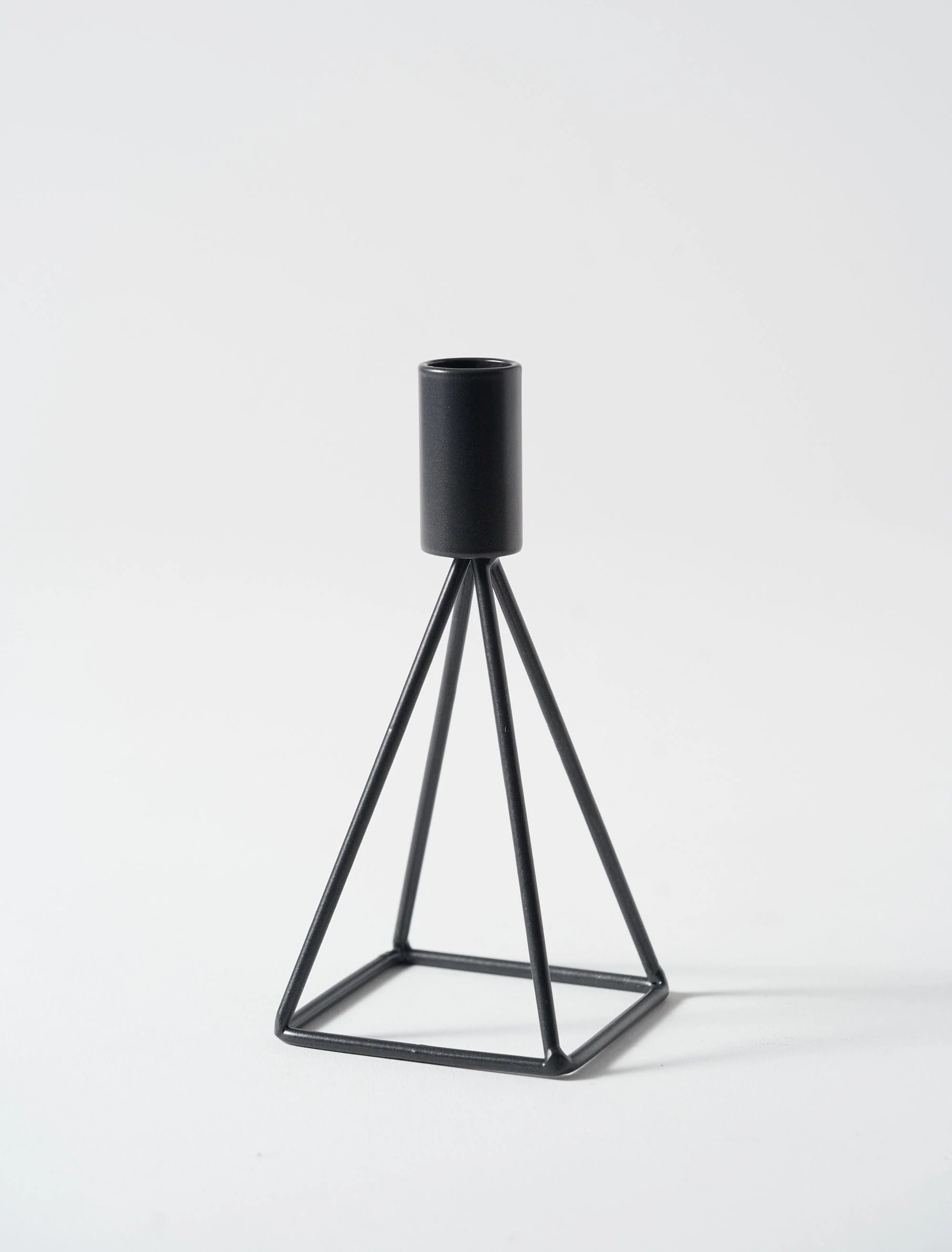 Pyramid Candle Holder Black contempee