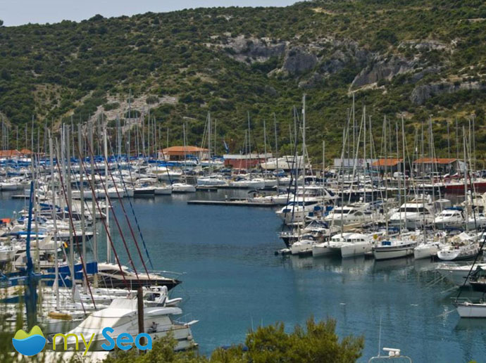 Yacht charter from Primosten Marina Kremik
