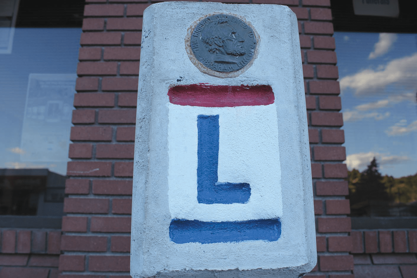 LincolnSign1.png The Eureka Sentinel