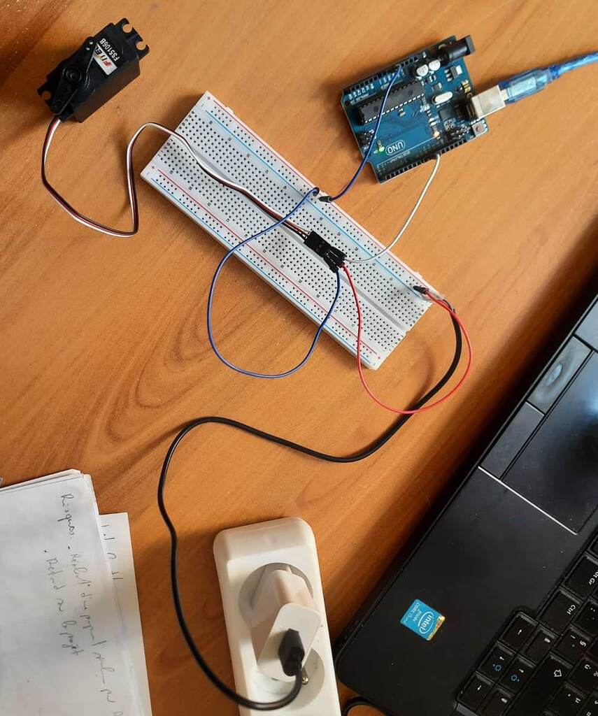 Servomotor not responding despite external power supply Motors