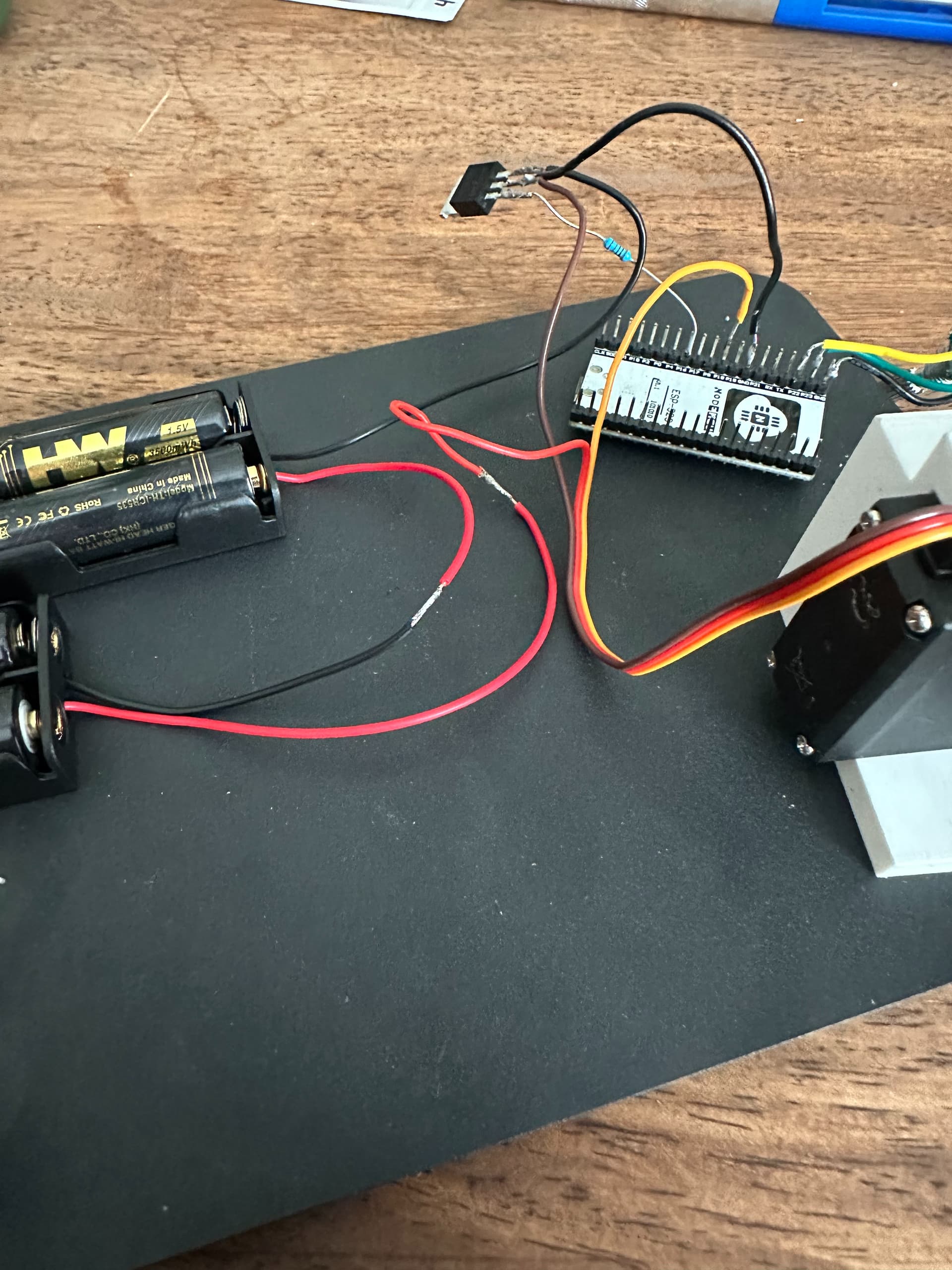 Help Needed Servo Oscillating Issue with ESP32 and IRF520 MOSFET