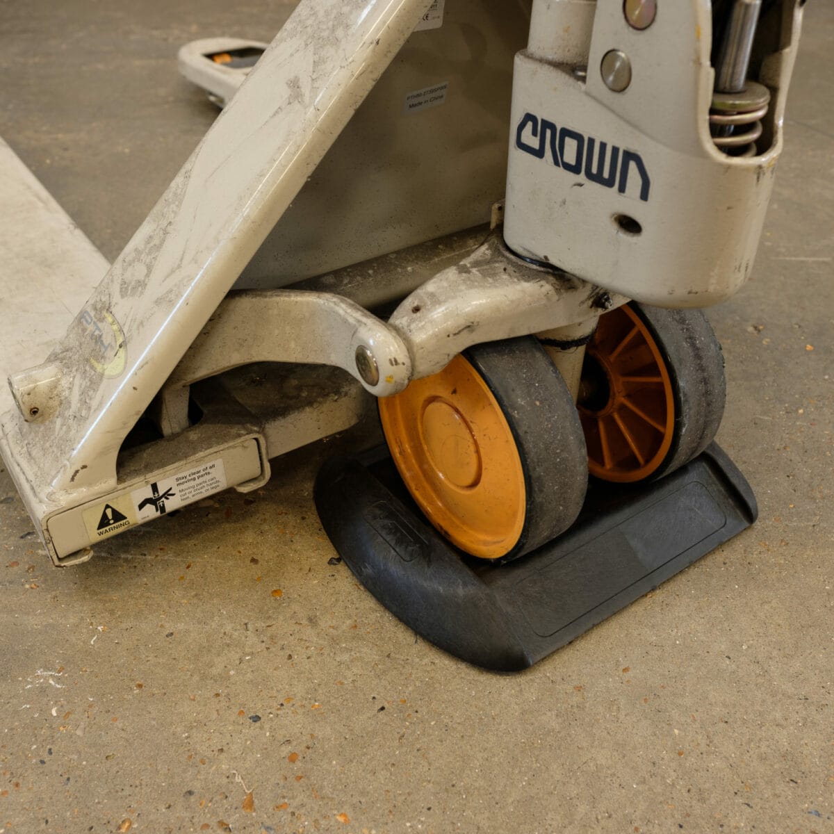 Pallet Truck Chock Made From Heavyduty Polyethylene Euroweb®