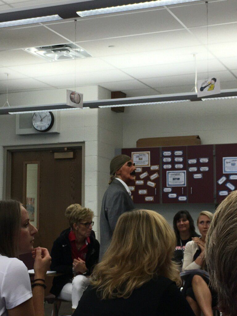 Elementary School Principal Apologizes After Appearing in Blackface as