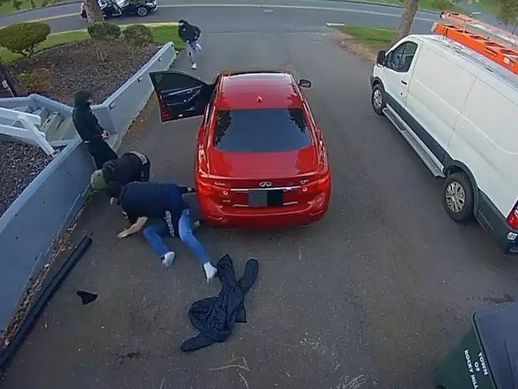 Man Brawls Group of Attempted Carjackers Caught on Camera
