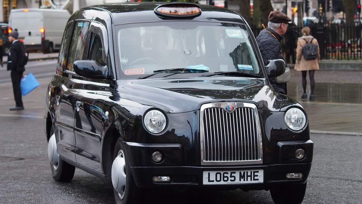 Geely announces plans to make London black cabs maker into EV