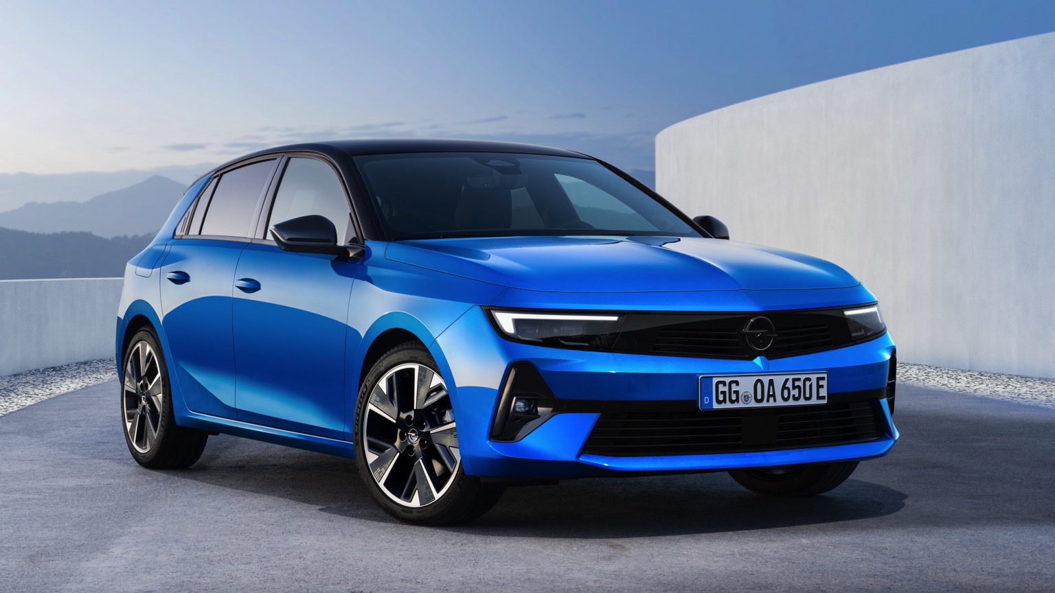 Opel Astra Electric (20232024) price and specifications EV Database