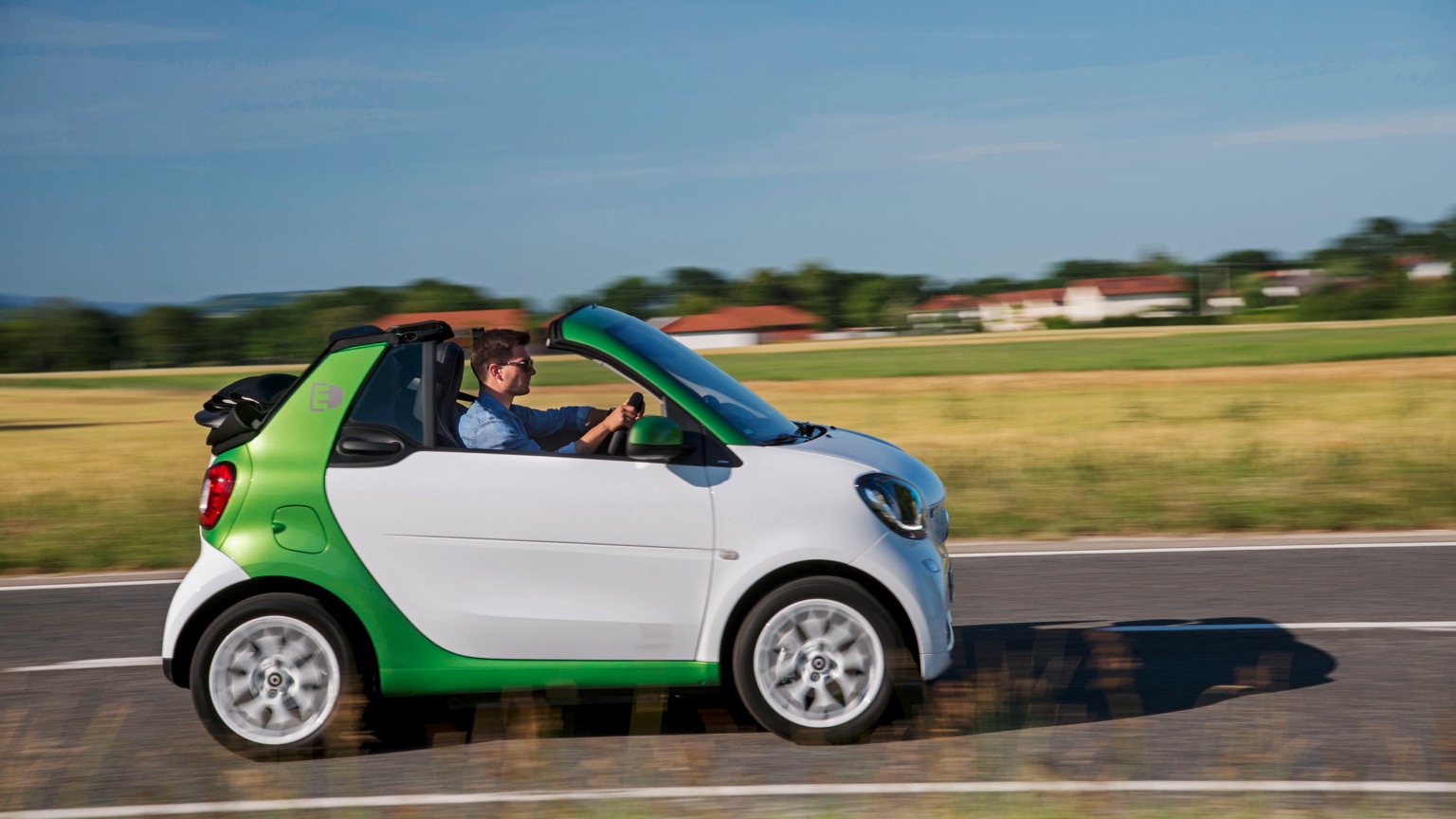 Smart ForTwo Cabrio Electric Drive (20172018) price and specifications EV Database