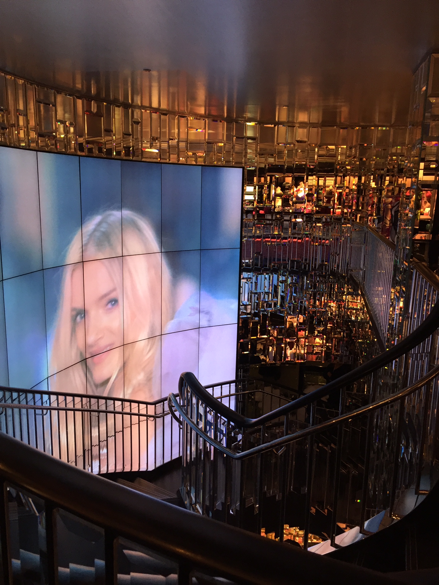 First look inside Victoria's Secret flagship Montreal — Eva Friede