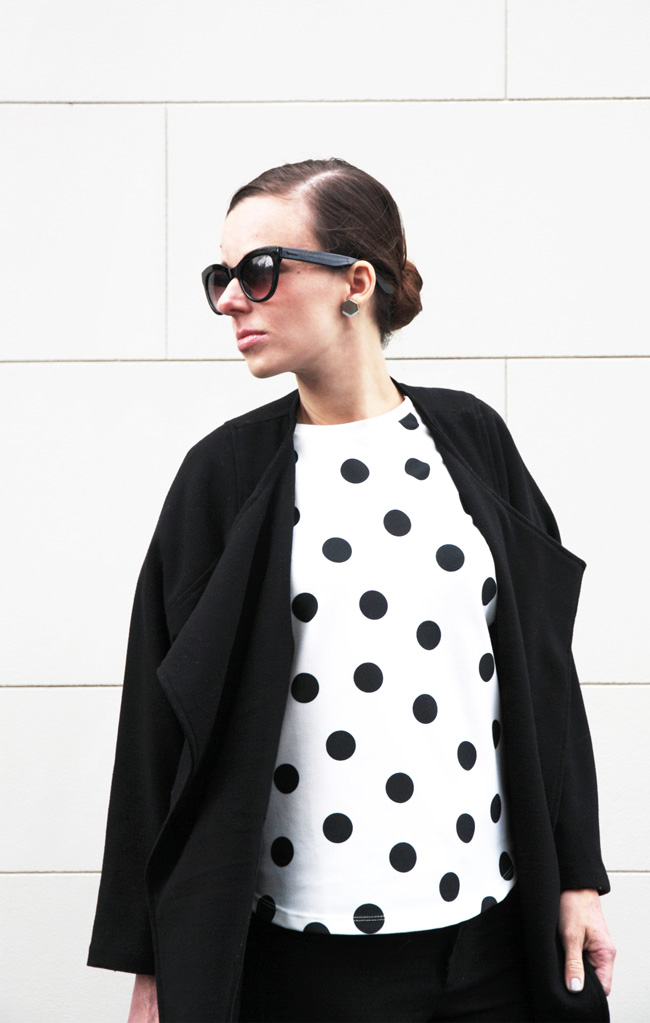 Čierna farba v architektonickom outfite