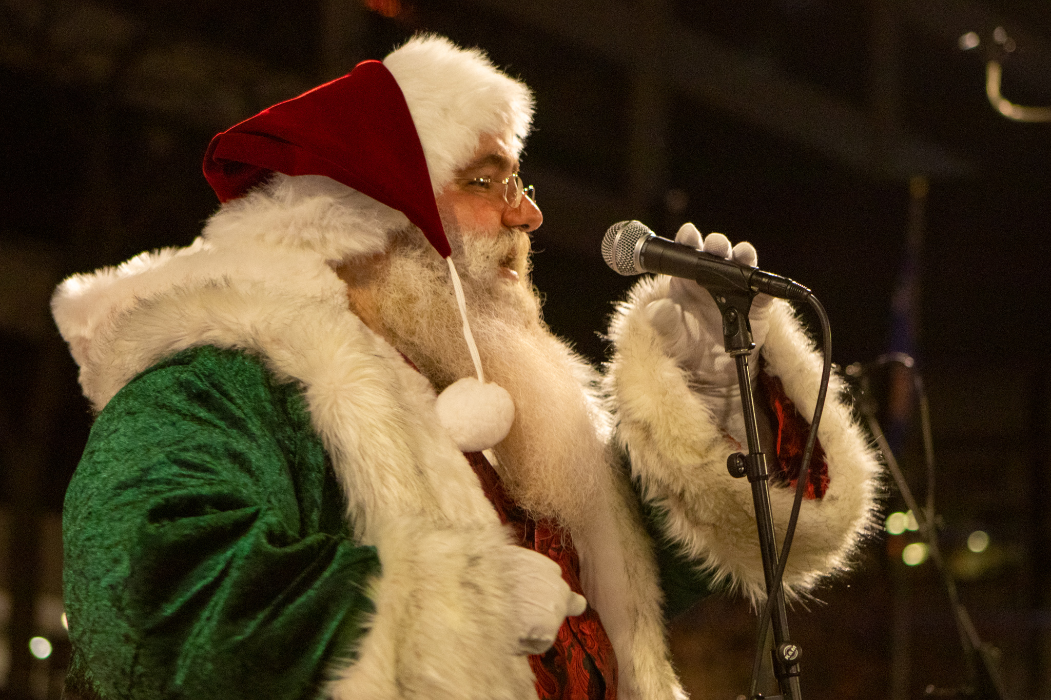 Fountain Square glitters with new holiday lights Evanston RoundTable