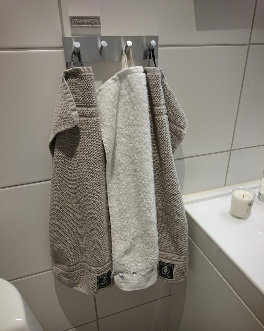 handdukar i badrummet Badrumsdetaljer | Husbygge På Hällbacken