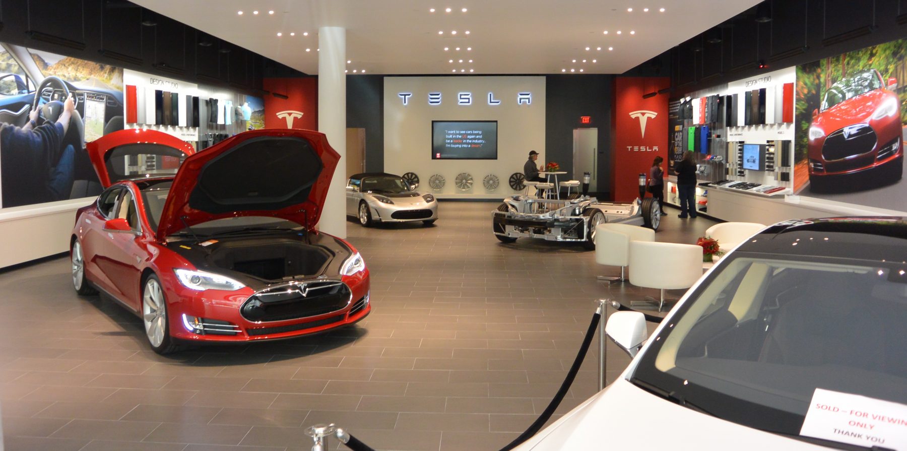 Tesla dealerships found to be bad at selling, just as Elon Musk wants it