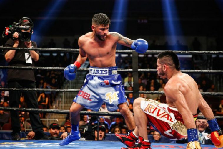 Abner Mares & Jesús Cuellar in the canvas (Showtime Boxing)