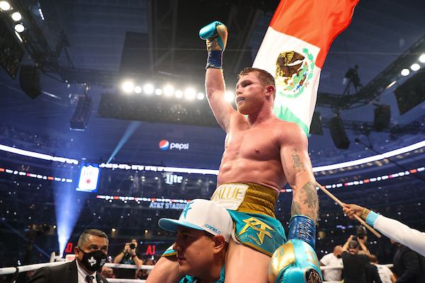 Canelo ganó dando un mejor espectáculo que el de sus HATERS