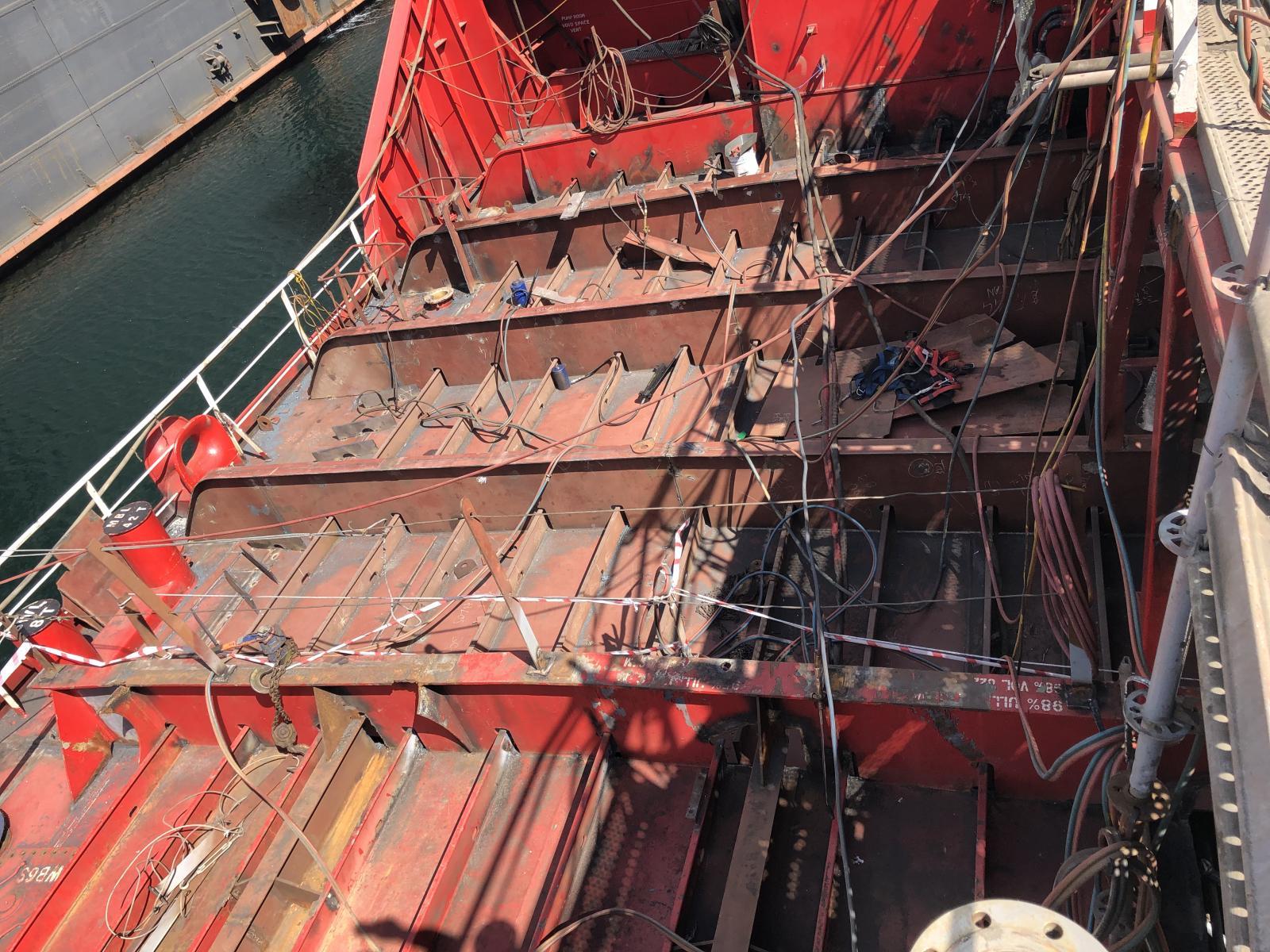 Chemical / Oil Tanker Explosion And Fire In Cargo Tanks Evdemon