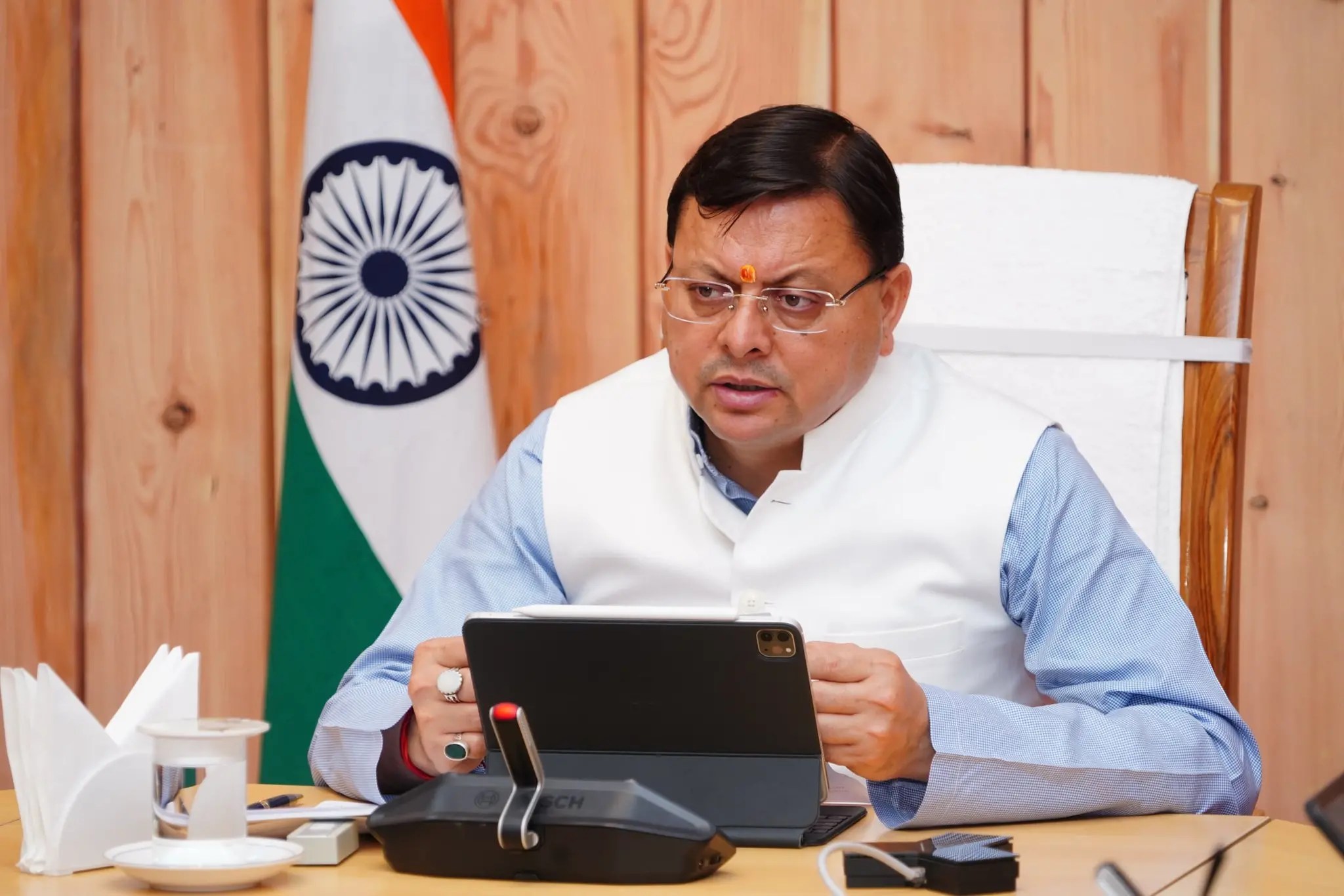 Uttarakhand News- सीएम धामी का बड़ा निर्देश: सरकारी जमीनों से हटेगा अतिक्रमण, भू कानून उल्लंघन पर होगी सख्त कार्रवाई….