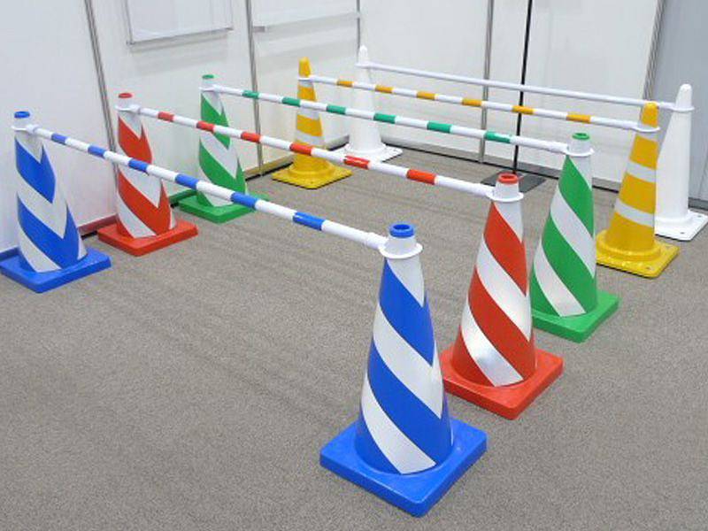 反射テープ付きカラーコーンのレンタル業者なら東京 大阪など全国対応のイベント21へ!