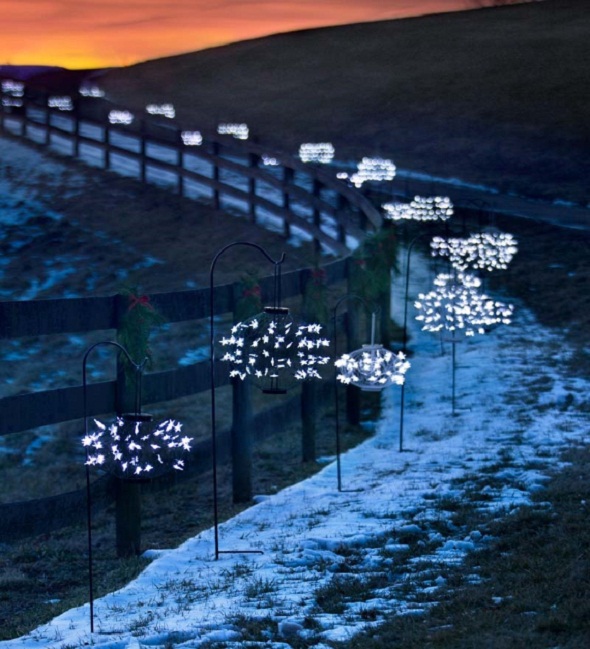 30 Stunning Christmas Outdoor Lights Festival Around the World