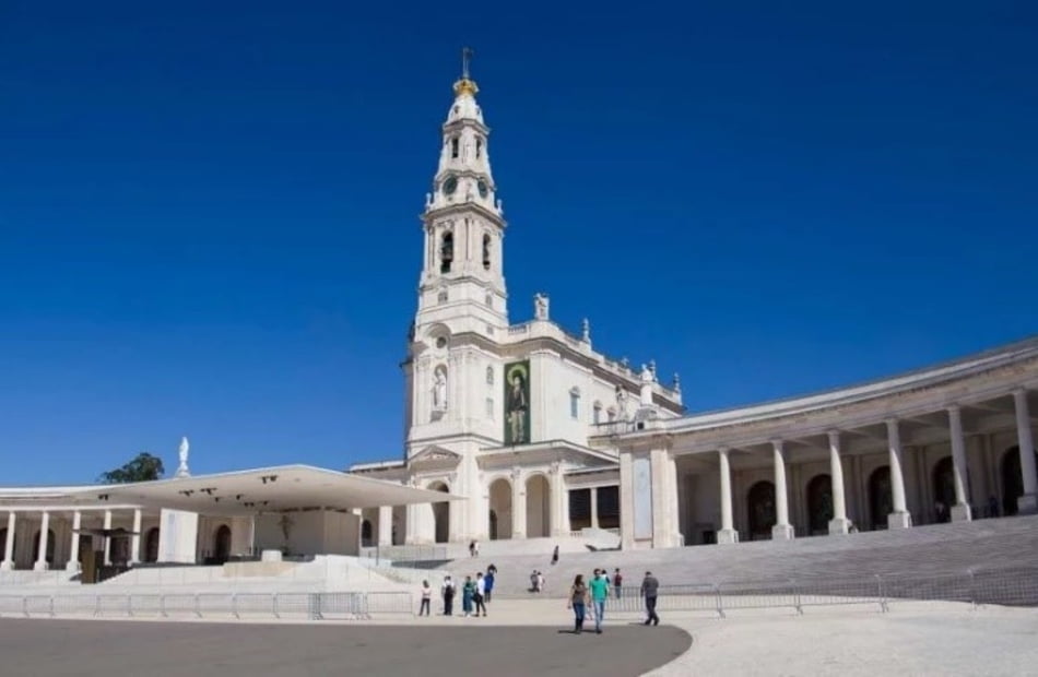 Fatima Tour Sanctuary & the Shepherds village EverBest Tours Private Guided Tours Oporto