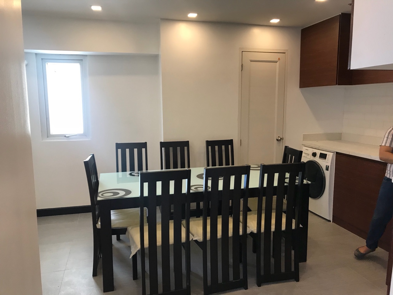 FOR SALE Fully Furnished 4BR unit in Victoria De Makati Everbright