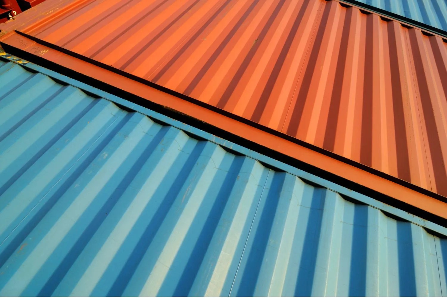 Creative Metal Roof Colours Ideas to Elevate Your Home’s Exterior