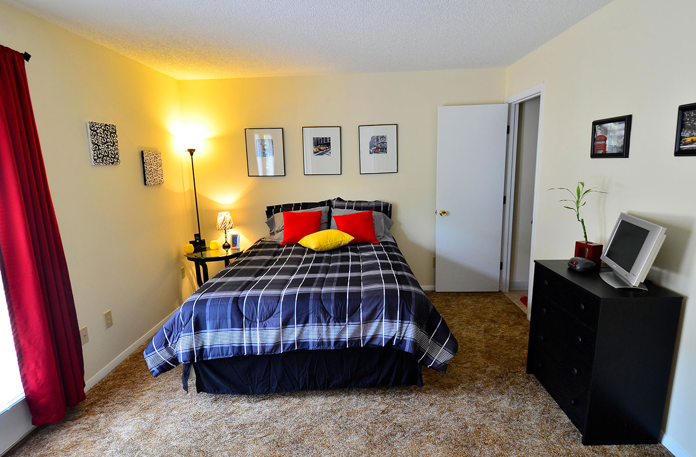 Medium Evergreen Terrace Apartments