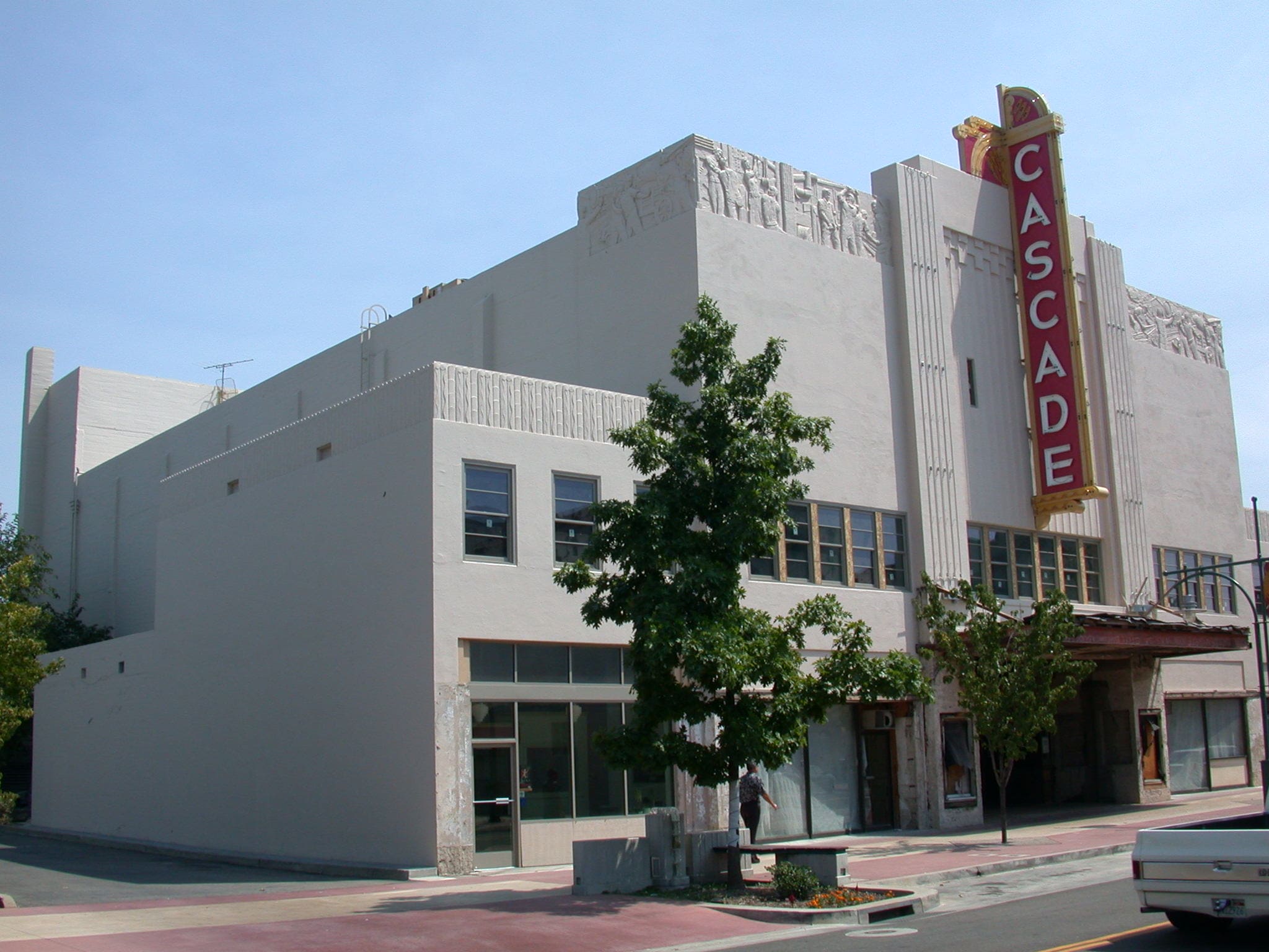 Cascade Theatre, Exterior