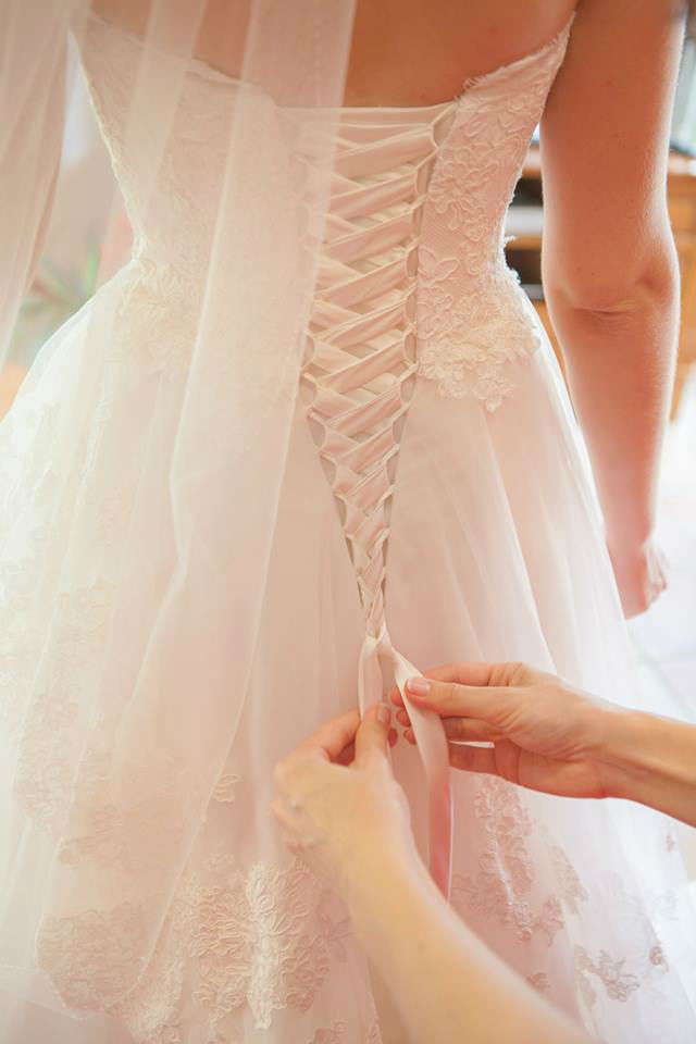 Beautiful lace wedding gown Second Hand Wedding Dresses Australia