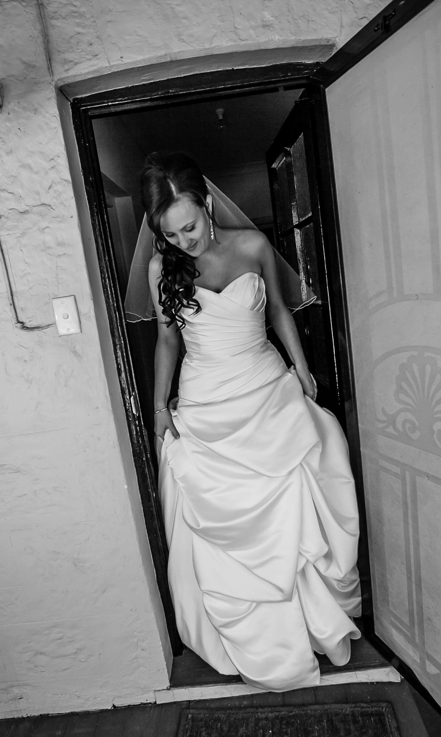 Stunning strapless silk ivory gown with sweetheart neckline Second