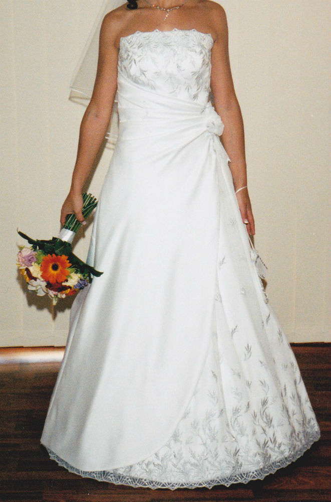 Wedding Dress with Veil and Accessories Second Hand Wedding Dresses
