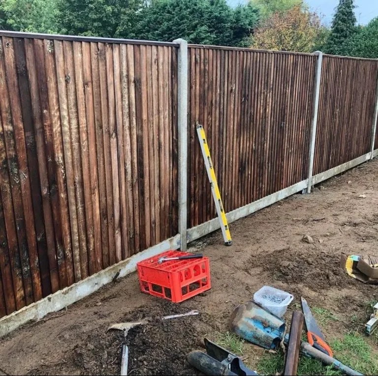 Eversley Fencing Ltd Quality Fence Installations & Repairs