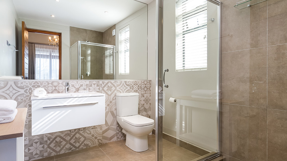 The Residence Bathroom Evertsdal Guest House Durbanville