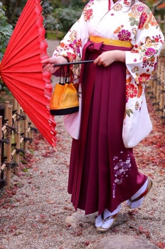 卒業式の袴レンタル相場と着付けの値段と平均！大学卒業の服装定番！