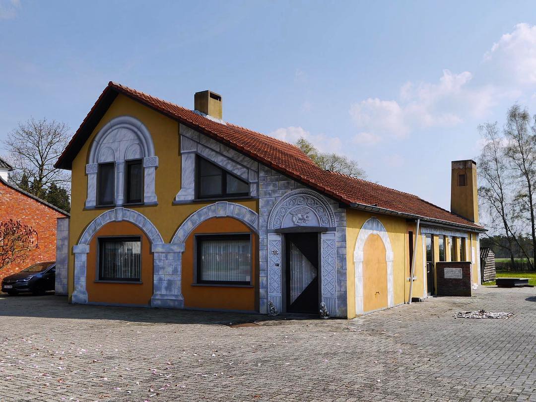 Blogger Collects Pictures of Ugly Houses Built In Belgium