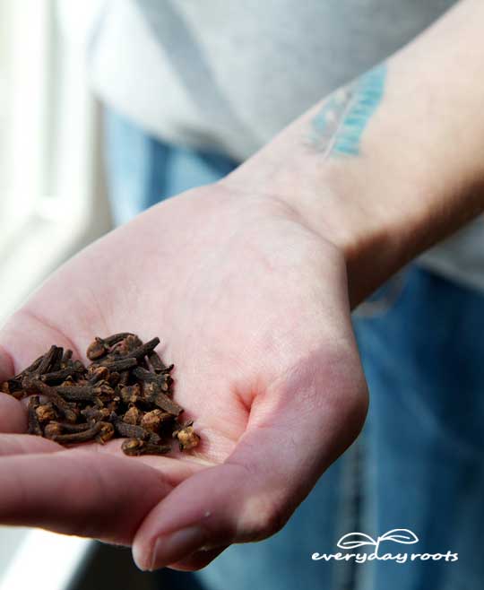 22 Natural Sore Throat Remedies to Help Soothe the Pain