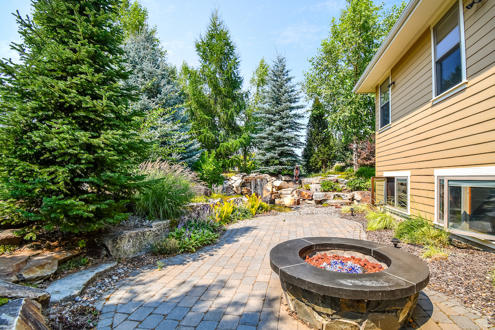 How Does a Smokeless Fire Pit Work? All You Need to Know