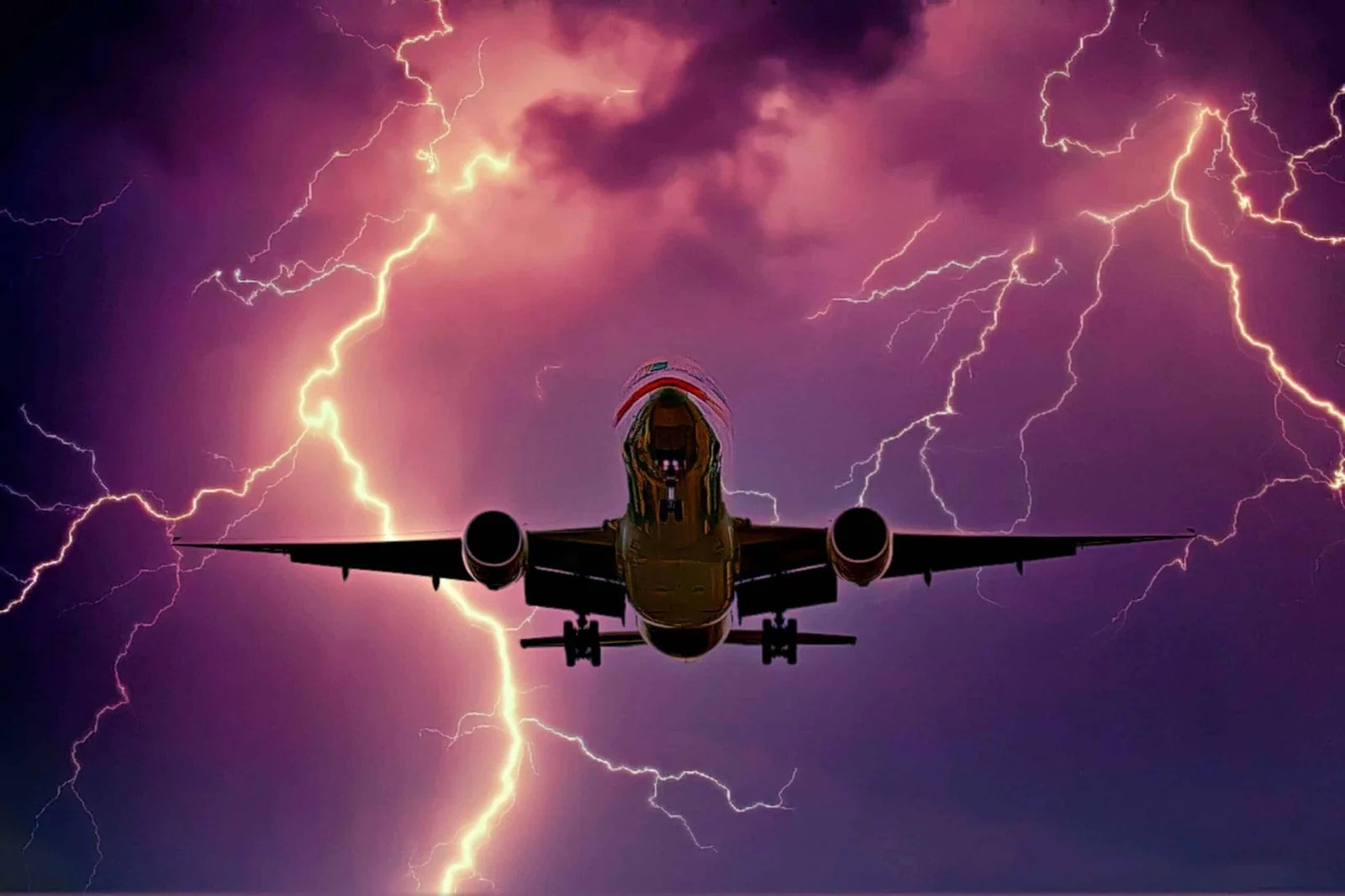 Can Planes Fly In Thunderstorms? Everything Aviates