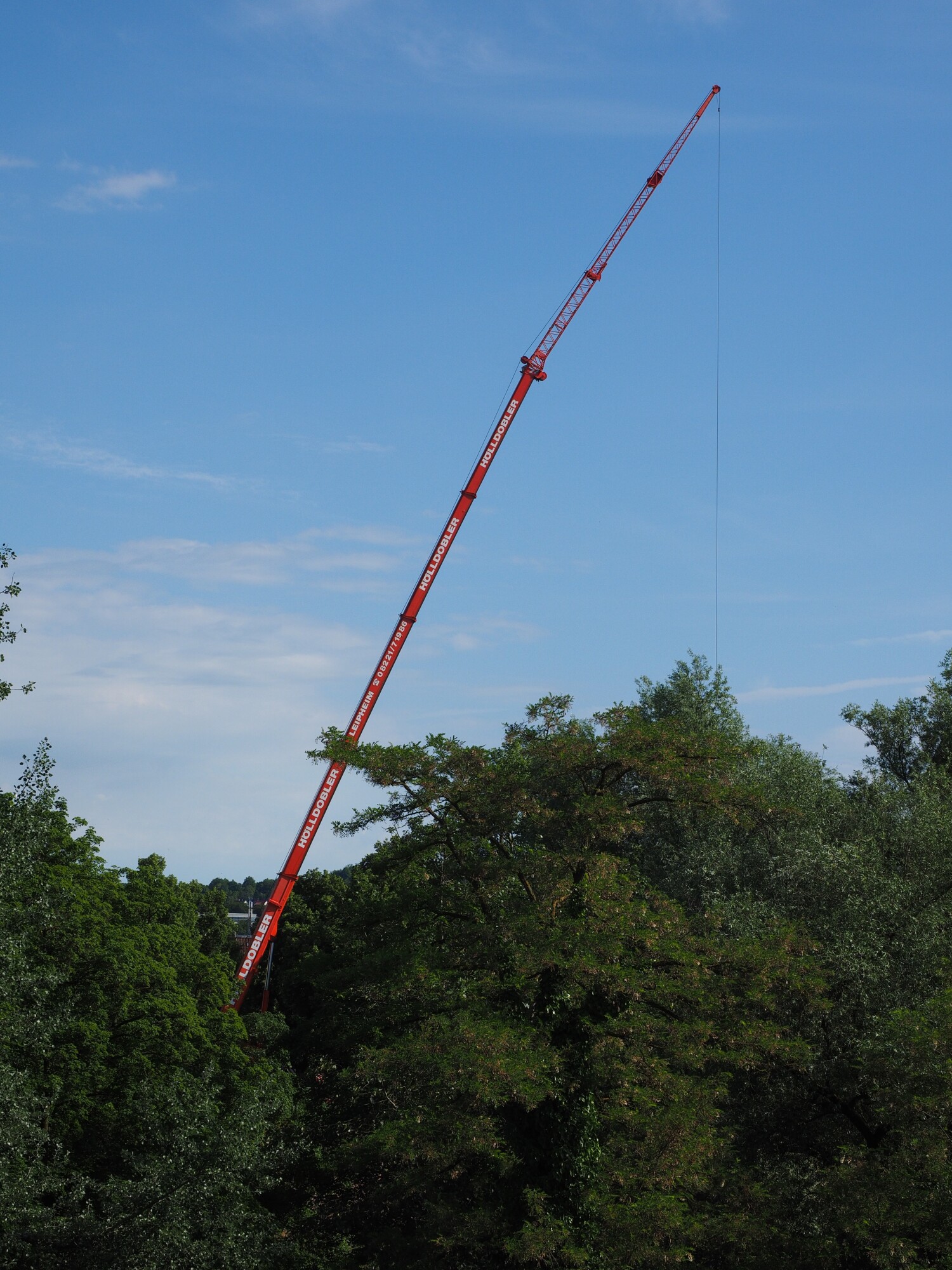 What Is a Telescopic Crane?