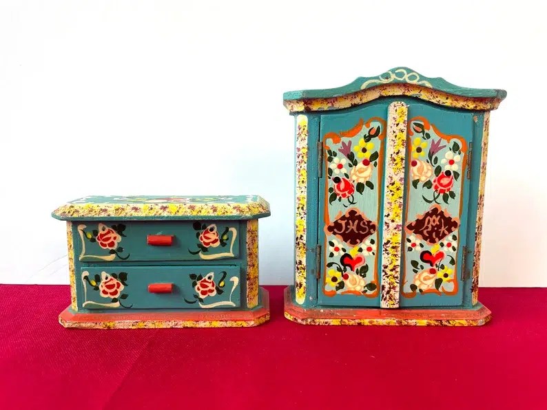 The Charming World of Dora Kuhn's Vintage Dollhouse Furniture!
