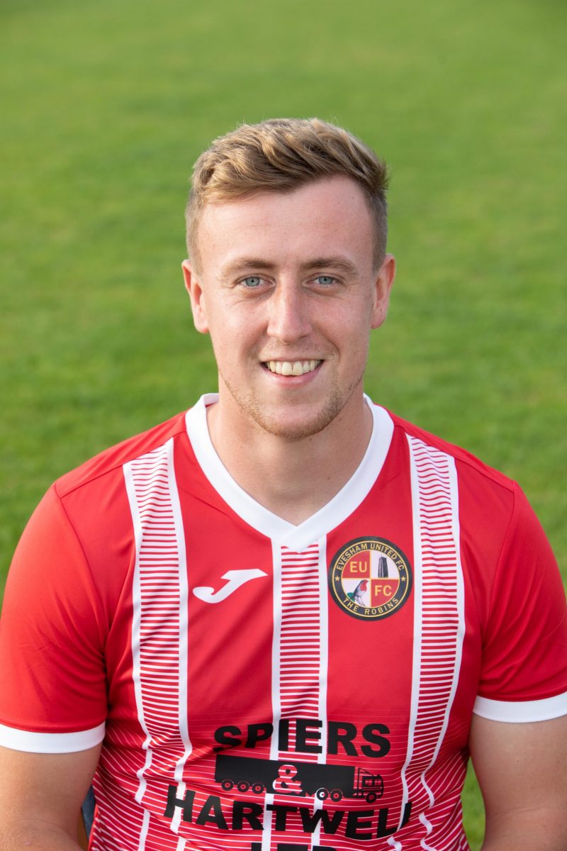 Lucas’ late winner fires improving Robins up to 12th The Evesham Observer