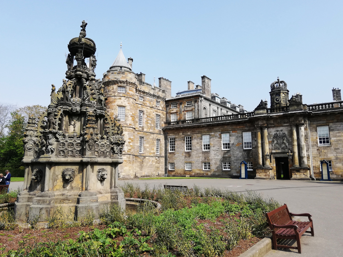 Visiter Holyrood Palace à Edimbourg Cross my Heart and Hope to Die